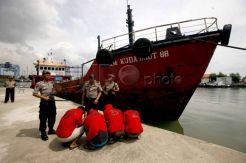 Kapal tanker isi BBM diamankan petugas