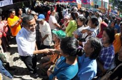Menteri BUMN minta maaf pada warga saat tinjau pembagian BLSM