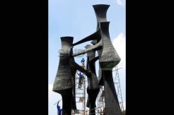 Perawaran tugu DPR