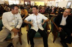 Wiranto beri kuliah umum di Unitomo Surabaya