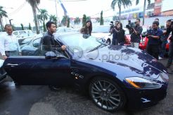 Judika dan calon istri coba mobil sport Maserati