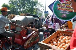 Berbagi telur sahur