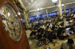 Buka puasa di masjid Kauman