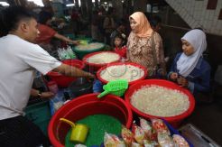 Pedagang Kolang-kaling di pasar Bringharjo
