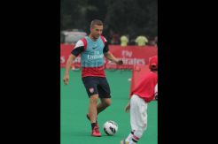 Podolski, Mertesacker, Arteta, dan Sagna beri coaching clinic