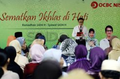 Safari Ramadan, OCBC NISP berikan bantuan paket Sembako