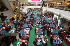 Sambut Lebaran, warga mulai padati pusat perbelanjaan