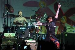 Sayatan gitar Steve Vai puaskan penggemar di Senayan