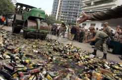 Ribuan botol Miras dimusnahkan