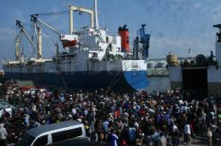 Ribuan pemudik dari Kalimantan tiba di pelabuhan Semarang