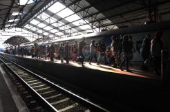 Pemudik tujuan Yogya tiba di Stasiun Tugu