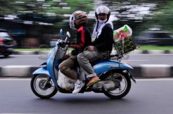 Pemudik roda dua mulai melintas di Bandung