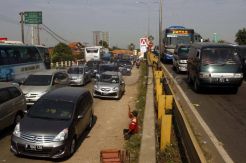 H-5 kemacetan di Jomin makin panjang