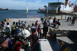 Arus balik meningkat di pelabuhan Tanjung Emas