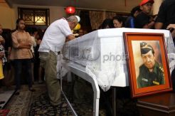 Suasana rumah duka almarhum Kris Biantoro