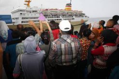 Pelabuhan Belawan dipenuhi pemudik arus balik