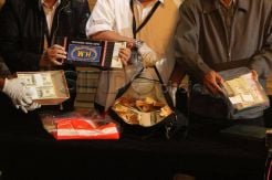 Barang bukti suap Rudi Rubiandini ditunjukkan