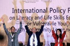 Forum kebijakan Melek huruf dan Kecakapan hidup untuk remaja