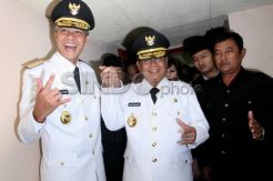 Salam Metal Gubernur-Wakil Gubernur Jateng usai dilantik