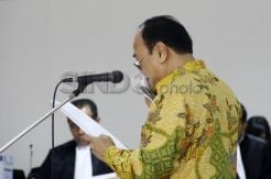 Tangis Irjen Djoko Susilo saat membaca nota pembelaan