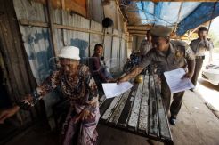 Petugas sosiaslisasikan pengosongan lahan