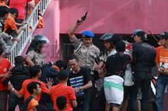 Pertandingan Persija-Persib, suporter rusuh lagi