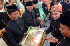 Lebaran Betawi, Jokowi terima antaran