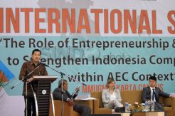 Hary Tanoe menjadi pembicara dalam seminar internasional MMUGM