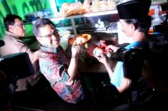 Dorong ekonomi kecil, Muhaimin makan soto di Kawasan Senen