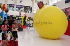 Atraksi manusia balon asal Inggris