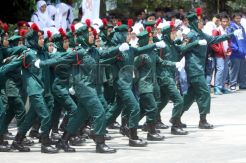 Pelajar Malaysia unjuk kemampuan Kawad KRS di Surabaya