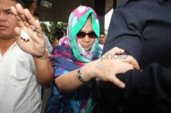 Ratu Rita kunjungi suami