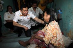 HT kunjungi kawasan padat penduduk