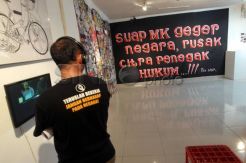 Kritisi pemerintah lewat mural