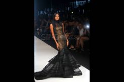 Rancangan Tex Saverio pukau penonton Jakarta Fashion Week 2014