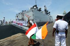 Kapal perang India singgah di Surabaya