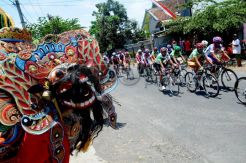 Etape ketiga BTDI dimenangkan pembalap Jepang