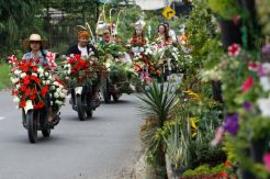 Konvoi kendaraan hias Cihideung Festival 2013