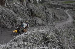 Desa Kuta Rakyat diselimuti abu vulkanik hingga 10 cm