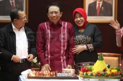 Potong tumpeng, Marzuki Alie bantah terima uang proyek gedung DPR