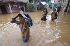 Curah hujan tinggi, Kali Angke meluap