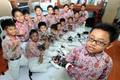 Tim robot SD Muhammadiyah 4 Pucung Juara Umum IMARO