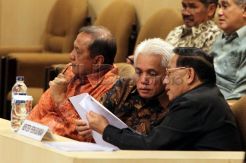 Tiga menteri jelaskan kebijakan mobil murah ke DPD