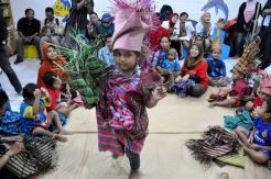 Kostum kreatif anak penderita kanker