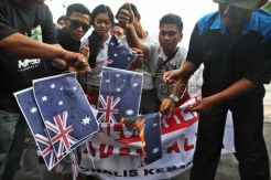 Protes penyadapan, RNK bakar bendera Australia