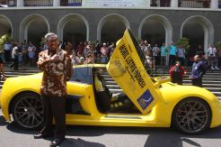 Menristek jajal mobil listrik Selo
