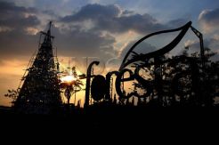 Pembuatan Pohon Natal raksasa di BSD City