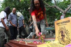 Ziarah makam, jelang konser Tribute to Gombloh