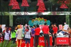 Bazar diskon sambut Natal dan Tahun Baru