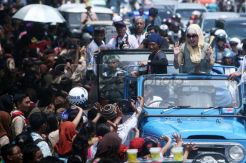 Aktor dan aktris ternama Indonesia ikuti pawai FFI 2013 di Semarang